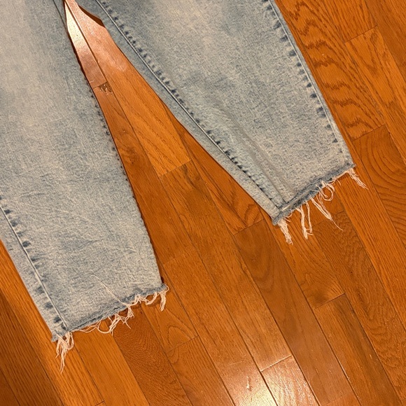 Time and Tru Faded Blue Relaxed Jeans w/raw hem Size 16 - Picture 4 of 5